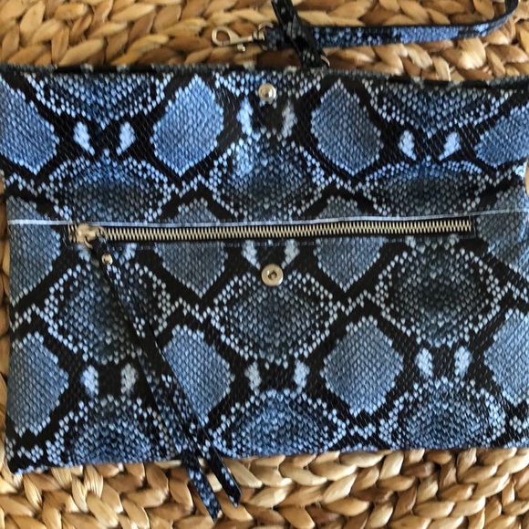 GIANNI CHIARINI BLUE SNAKE CLUTCH. - Picture 3 of 8